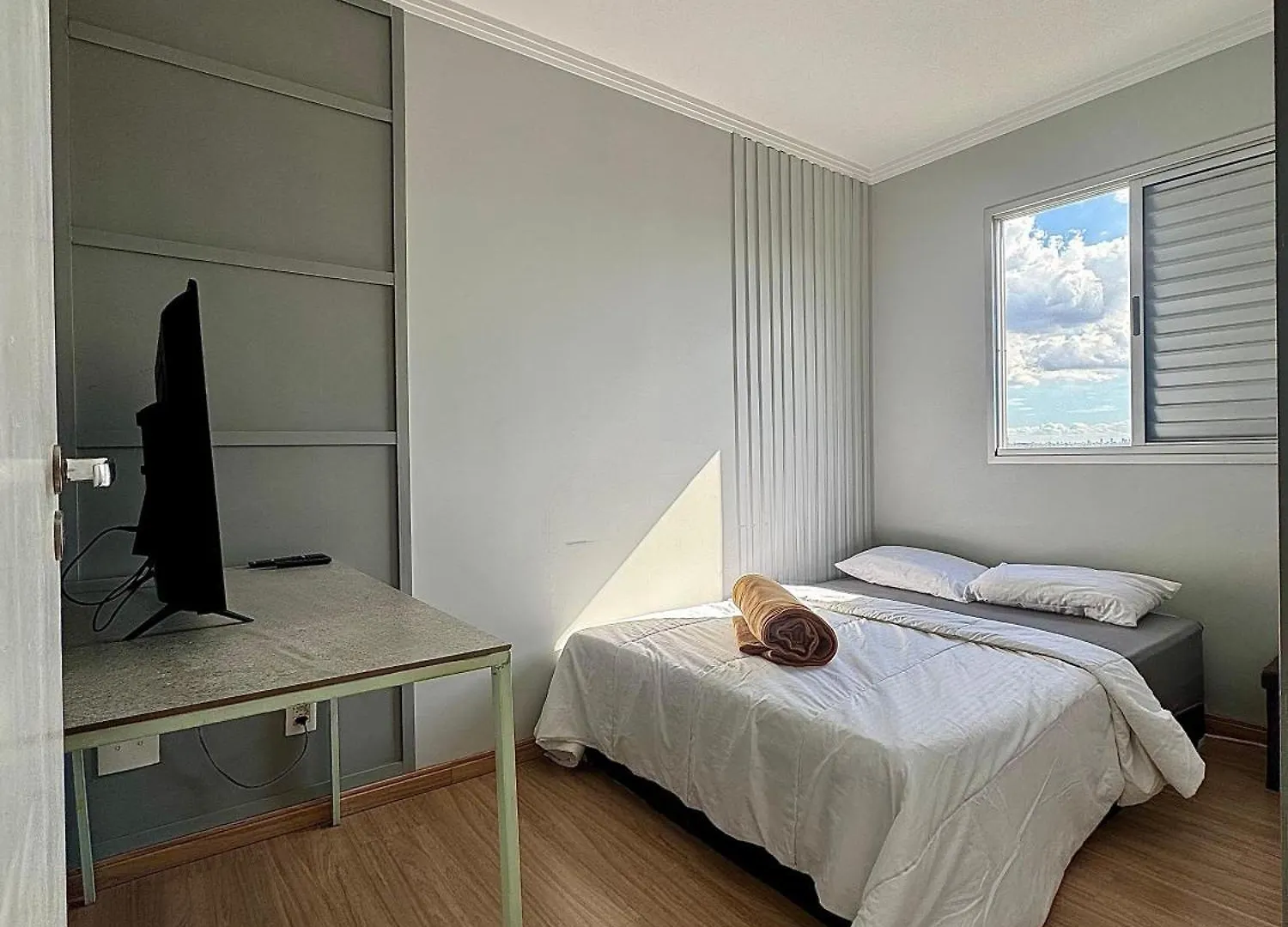 Quarto Com Banheiro Privativo Em Apartamento - Proximo Aeroporto De Guarulhos
